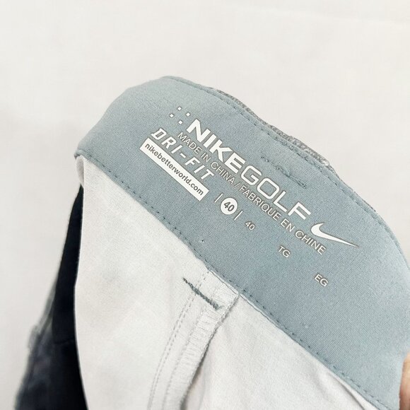 Nike Golf Gray & White Grid Plaid Performance Flat Front Shorts - Size 40 - Picture 3 of 7